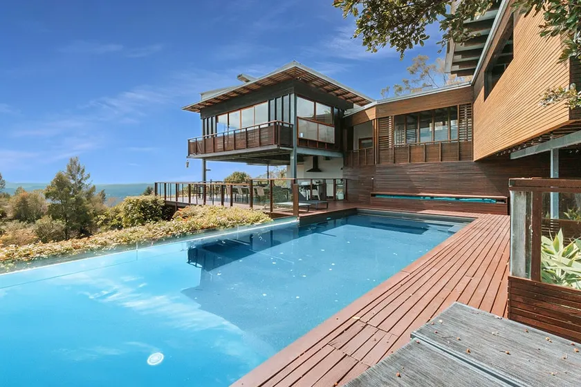 Montville Resort Style Holiday Retreat with pool - Image 1
