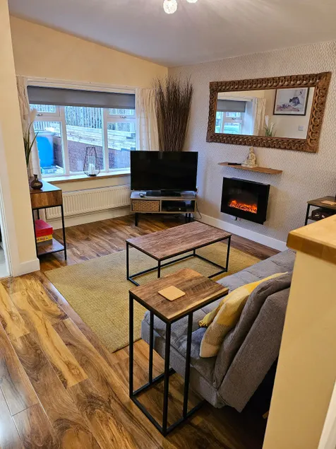 Cosy, spacious 1 bed annexe with own front door - Image 1