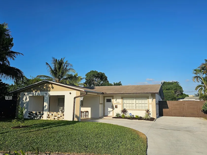 Sunny Goldie in Lauderdale Lakes - Image 1