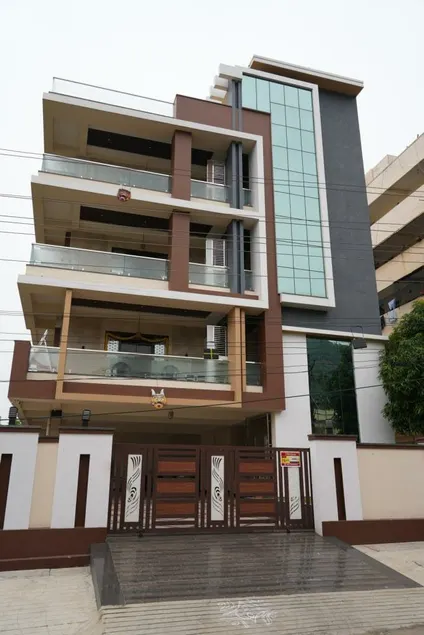 Luxurious Family Living Home - Image 1