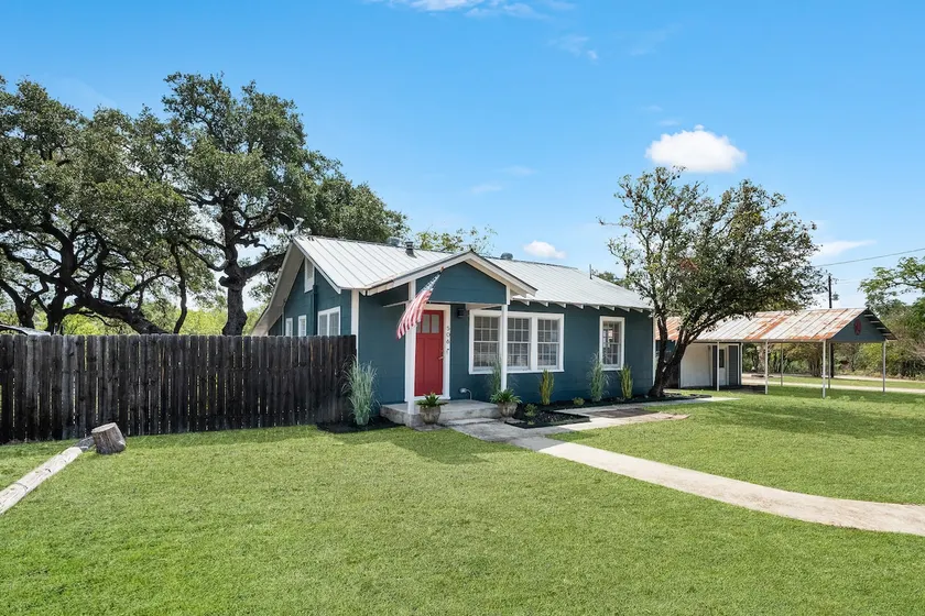 Texas Two Step | 3BR Home Near Main & the River - Image 1