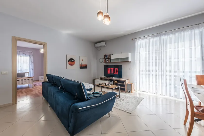 Central Flat Full Of Sun*Free Underground Parking* - Image 1