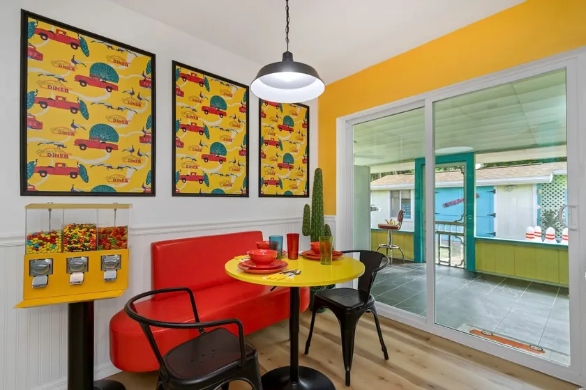 Retro Dream Near Clearwater Beach & Pet Friendly - Image 1