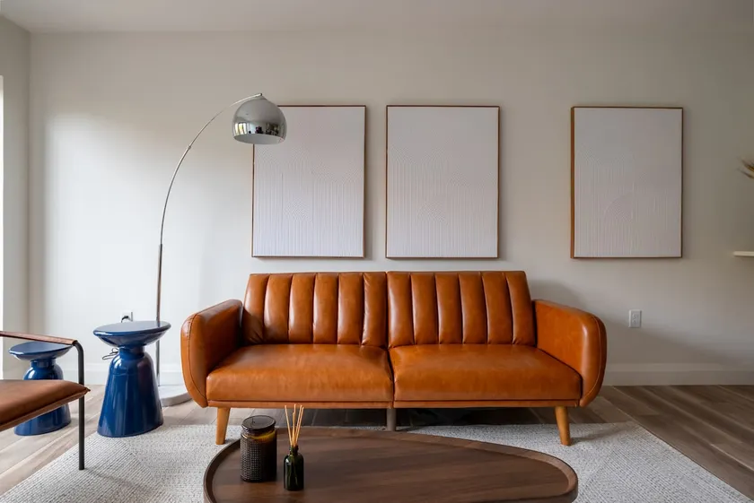 Luxury 2 Bed Apartment in Quincy - Image 1