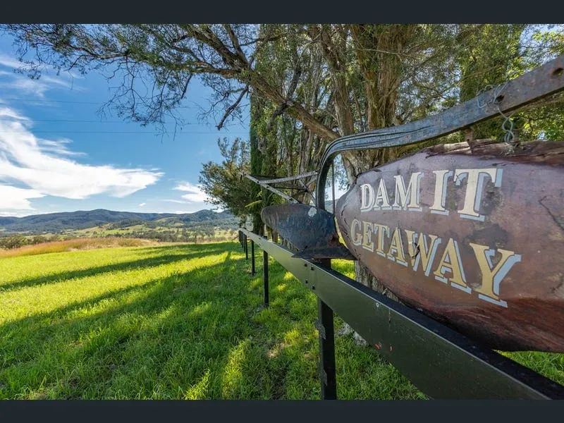 Dam It Getaway Holiday House - Image 1