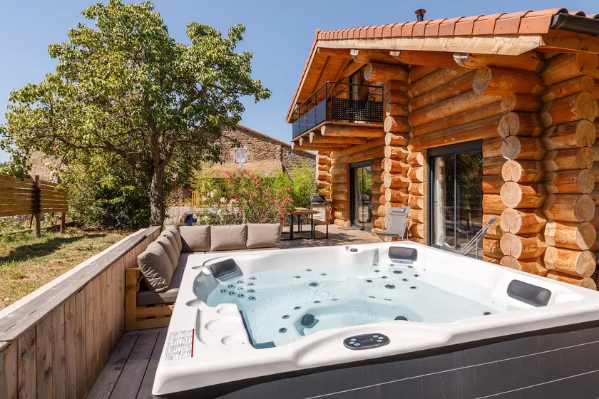 5-star family cabin with hot tub & horses in the fjords - Image 1
