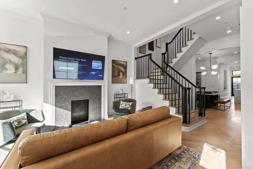 Stately DC Rowhome Spacious 7BR & 4BA #DCottage - Image 1