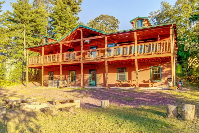 LOG CABIN 7BR 4BA LAKEFRONT 100 \"SALLE DE THEATRE BAIGNOIRE PISCINE TABLE POMME DE FEU PACK POKER - Image 1