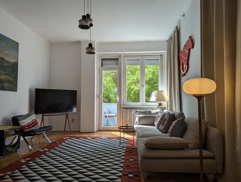 Cozy Park Apartment - Image 1