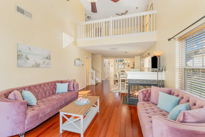 Townhouse near the Airport - Image 1