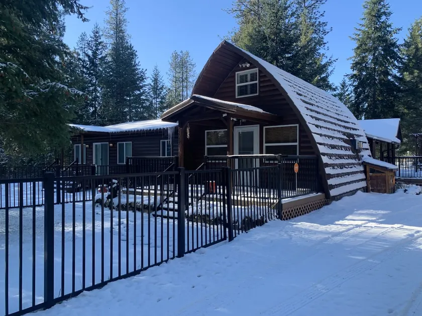 Deer Lake Chalet - Image 1