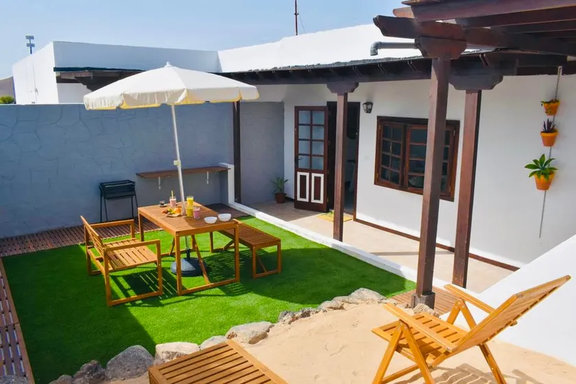 Sunflower house - Image 1