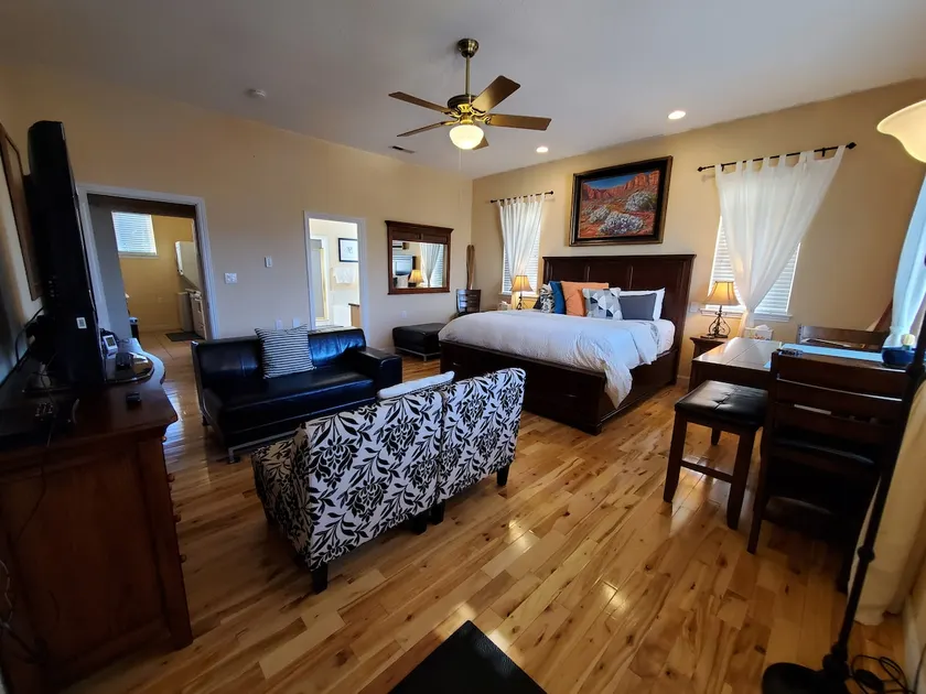 *GORGEOUS 5-STAR PRIVATE SUITE NEAR ZION! - Image 1