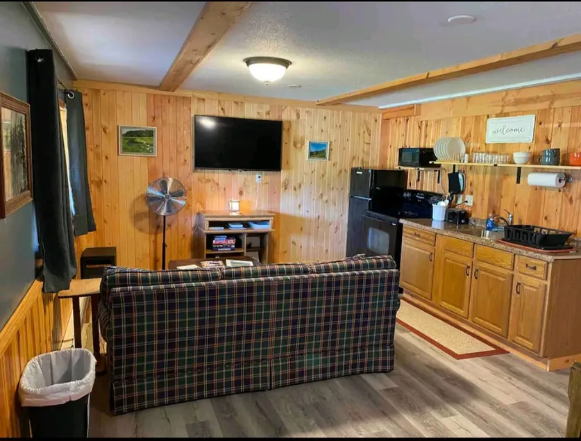 Decorah's Country Comfort Charm - Image 1