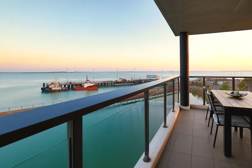 Simply Stunning Darwin Waterfront Retreat - Image 1