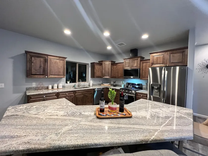 Modern Bright Star/ pet friendly/ EV charging - Image 1