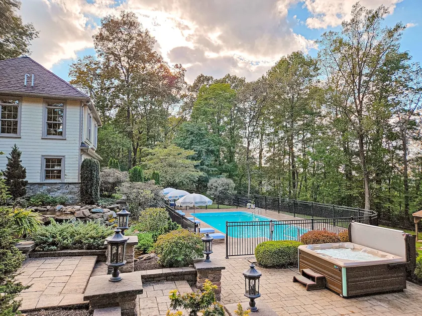 Luxury Mansion: Heated Pool+HotTub+Arcade Room - Image 1