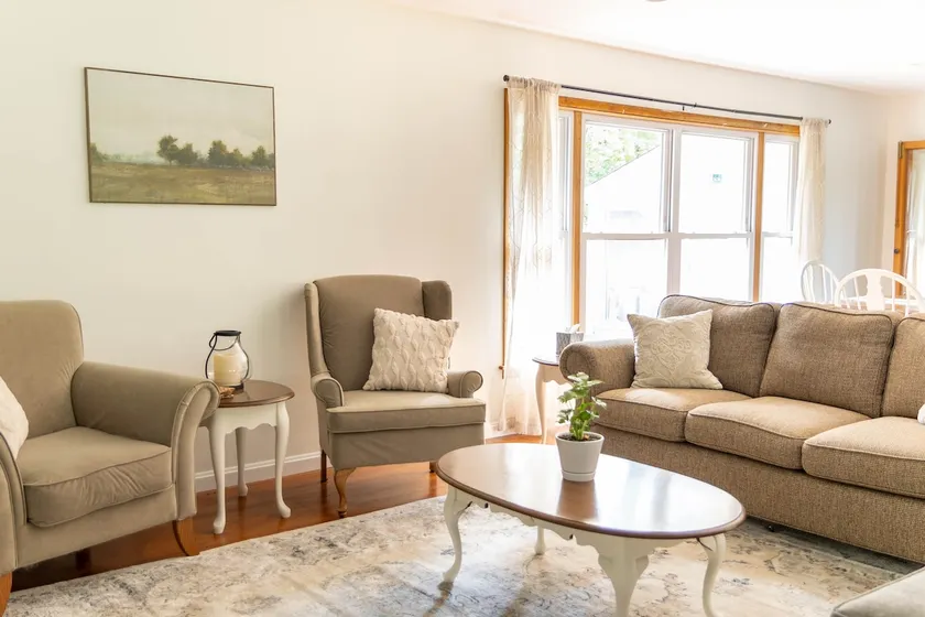 Sunset Cottage: Spacious Home with Game Room - Image 1