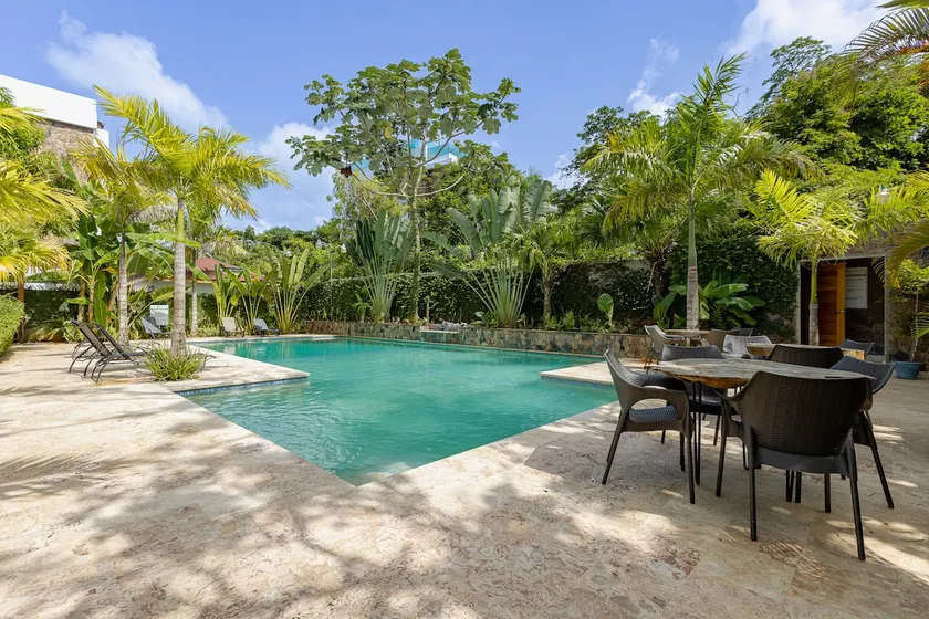 Apartment in Jardines de Monserrat - Image 1
