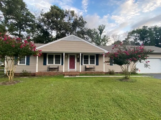 Charming Home in a Neighborhood - Image 1