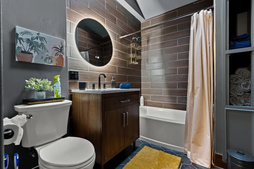 #28- *Modern Bungalow* - Image 1