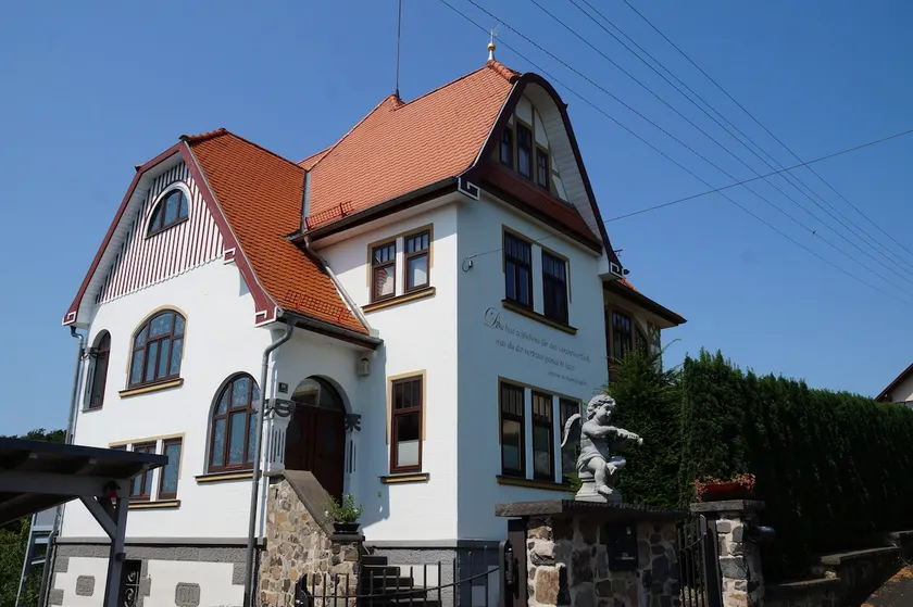 Basalt work villa at the foot of the large Gleichberg - Image 1