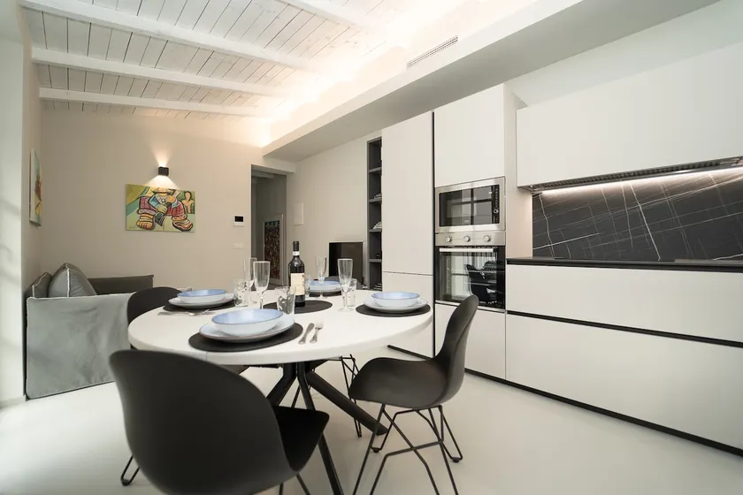 Apt in the heart of Como with private parking + A/C - Image 1