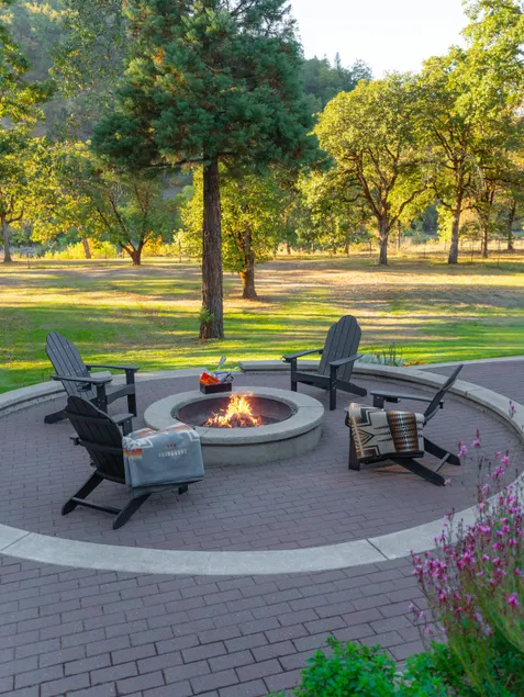 Luxury Riverfront Escape- Hot tub & Fire Pit - Image 1