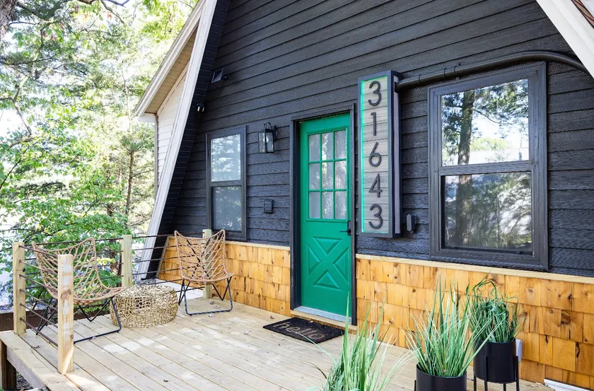 Emerald A Lakefront w/ Hot Tub - Image 1