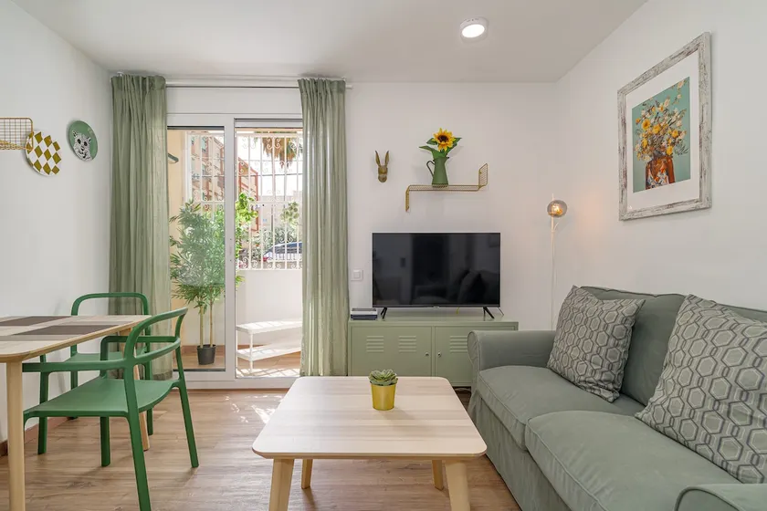 Tranquil 3-bedroom Uptown Apt. - Image 1
