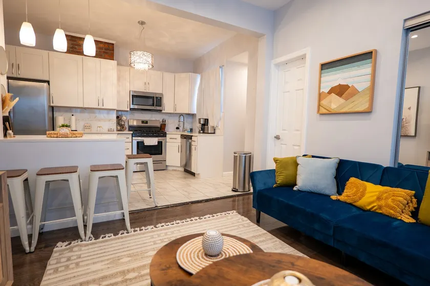 Beautiful 2bdrm Apt 15min from NYC w/Parking - Image 1