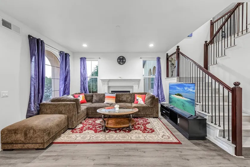 Spacious 5-BD Retreat b/w Disneyland and Universal - Image 1