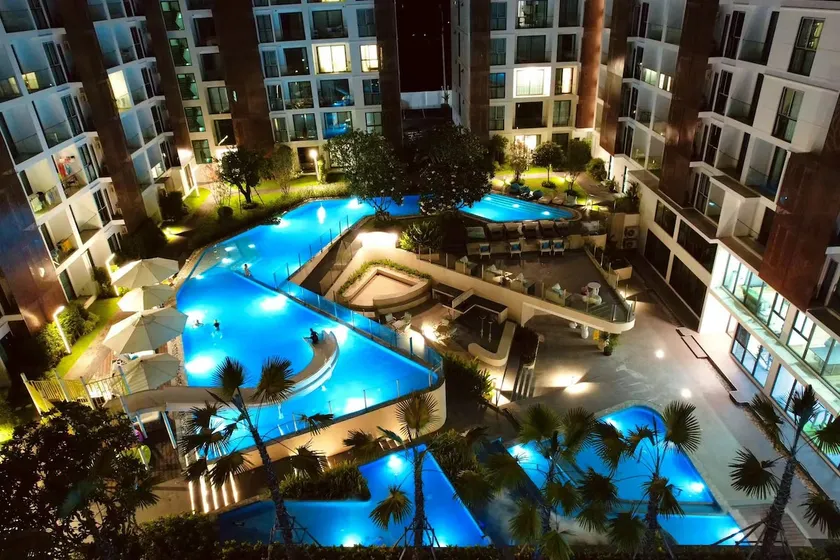 NearCentral Festival, Infinity Pool & Comfort room - Image 1