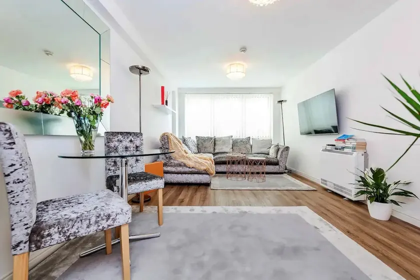 | Spacious n' Modern One Bed Riverside Apartment | - Image 1