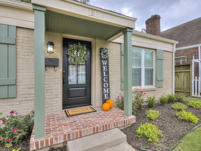 Lovely midtown bungalow - Image 1
