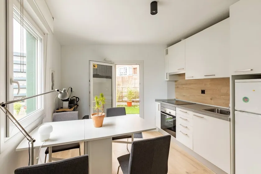 10m old town. Own terrace! - Image 1