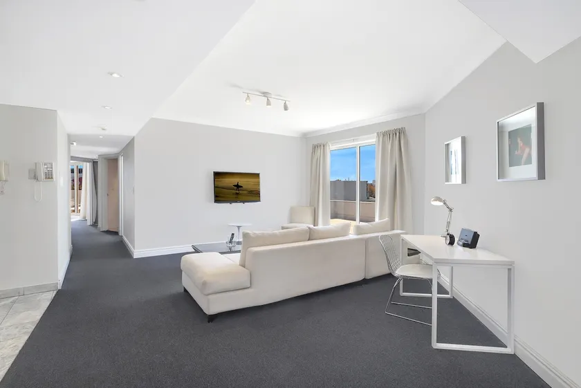 Penthouse Deluxe - Image 1