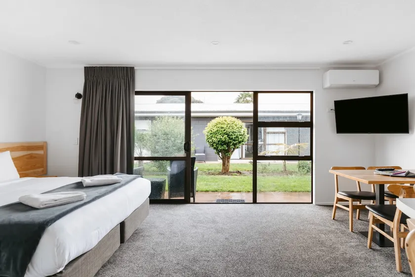 One Bedroom Apartment w Aircon - Cobblestone Court - Image 1