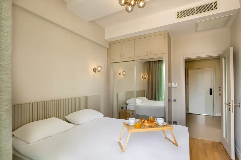Luxury Residence with Hotel Grade Amenities - Image 1