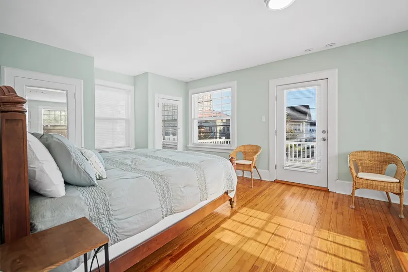 7BR w/ Ocean Views + Onsite Parking + Central A/C - Image 1