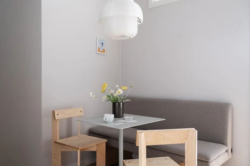 Scandi Beachside 2BR Haven Close to Metro - Image 1