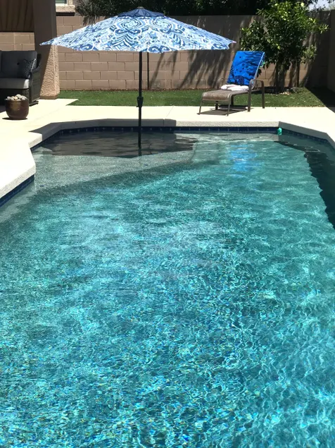 Spacious family home with pool - Image 1