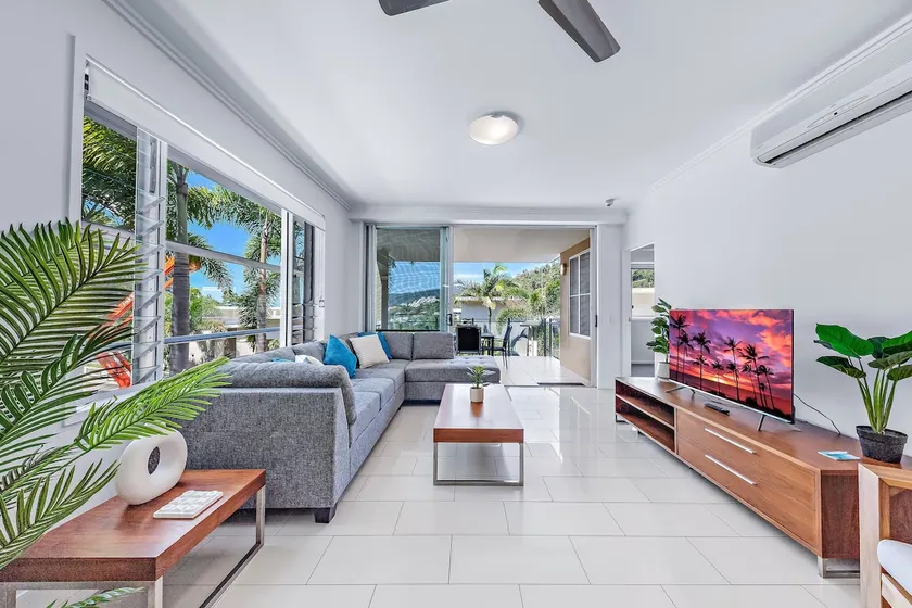 Stunning Two  Bedroom Apartment With Ocean Views - Image 1