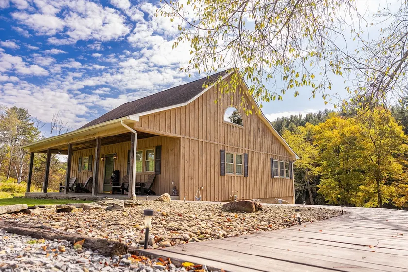 3 BR Black Bear Lodge on Pine Creek w/ Hot Tub - Image 1
