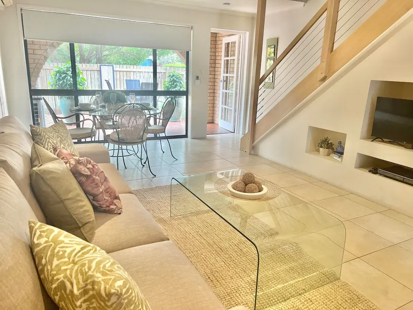 A touch of lux in the Redlands! - Image 1