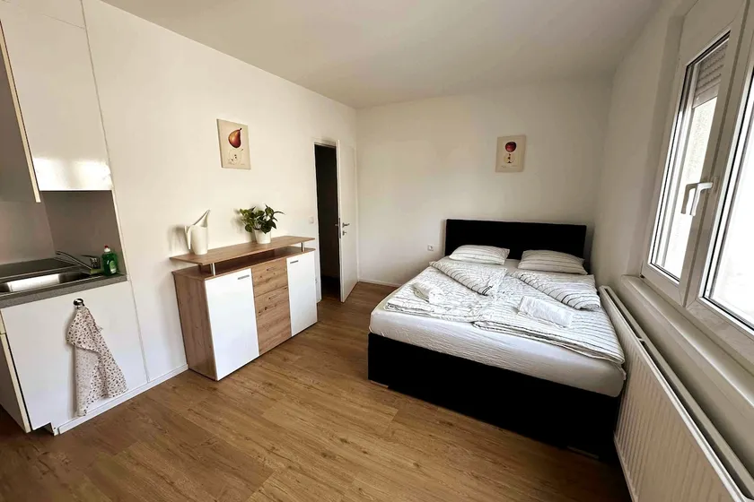 T41 | Cheap entire accommodation near the metro - Image 1