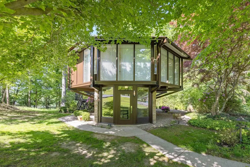 The Escape Pod Cheat Lake, Morgantown, Hot Tub, 2Bed, 2Bath - Image 1