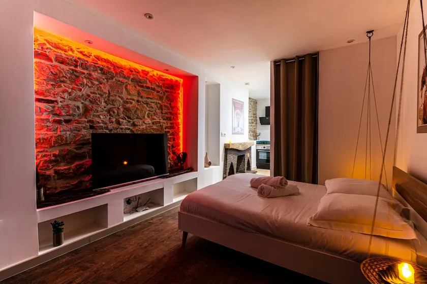Comfortable one-story home – free parking - Image 1