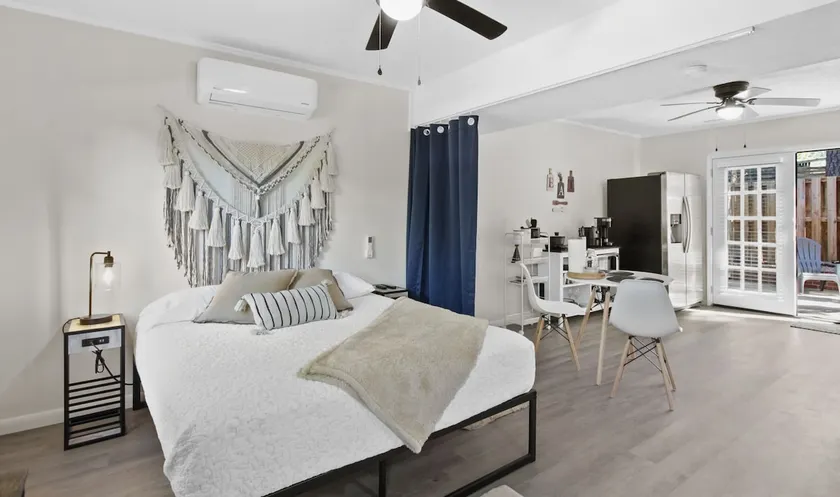 Studio/King Bed/FREE breakfast/Washer&Dryer - Image 1