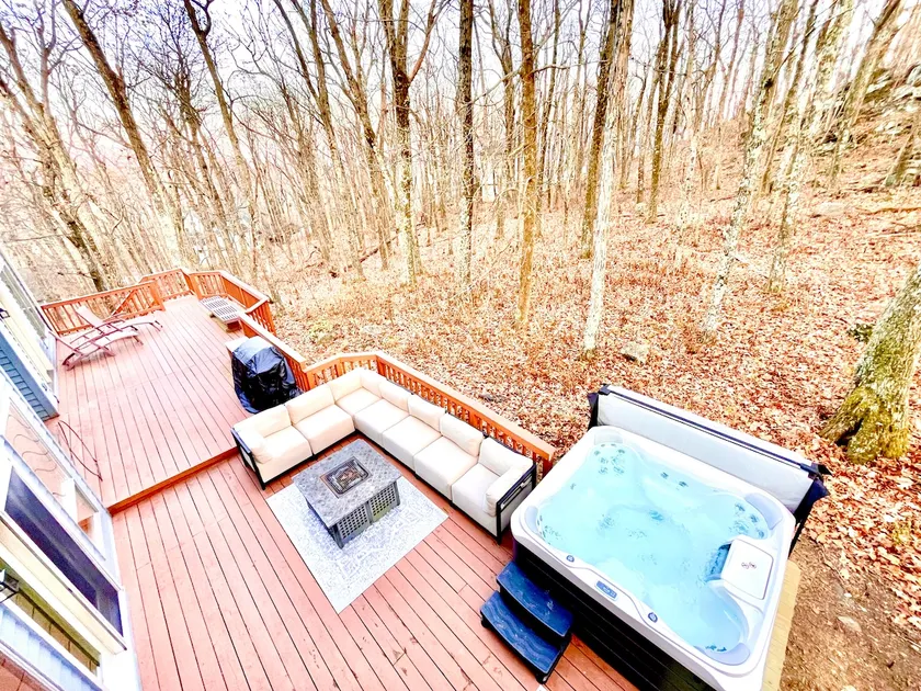 LuxuryWintergreen 5BD•HotTub•Sleep-16•Dog Friendly - Image 1